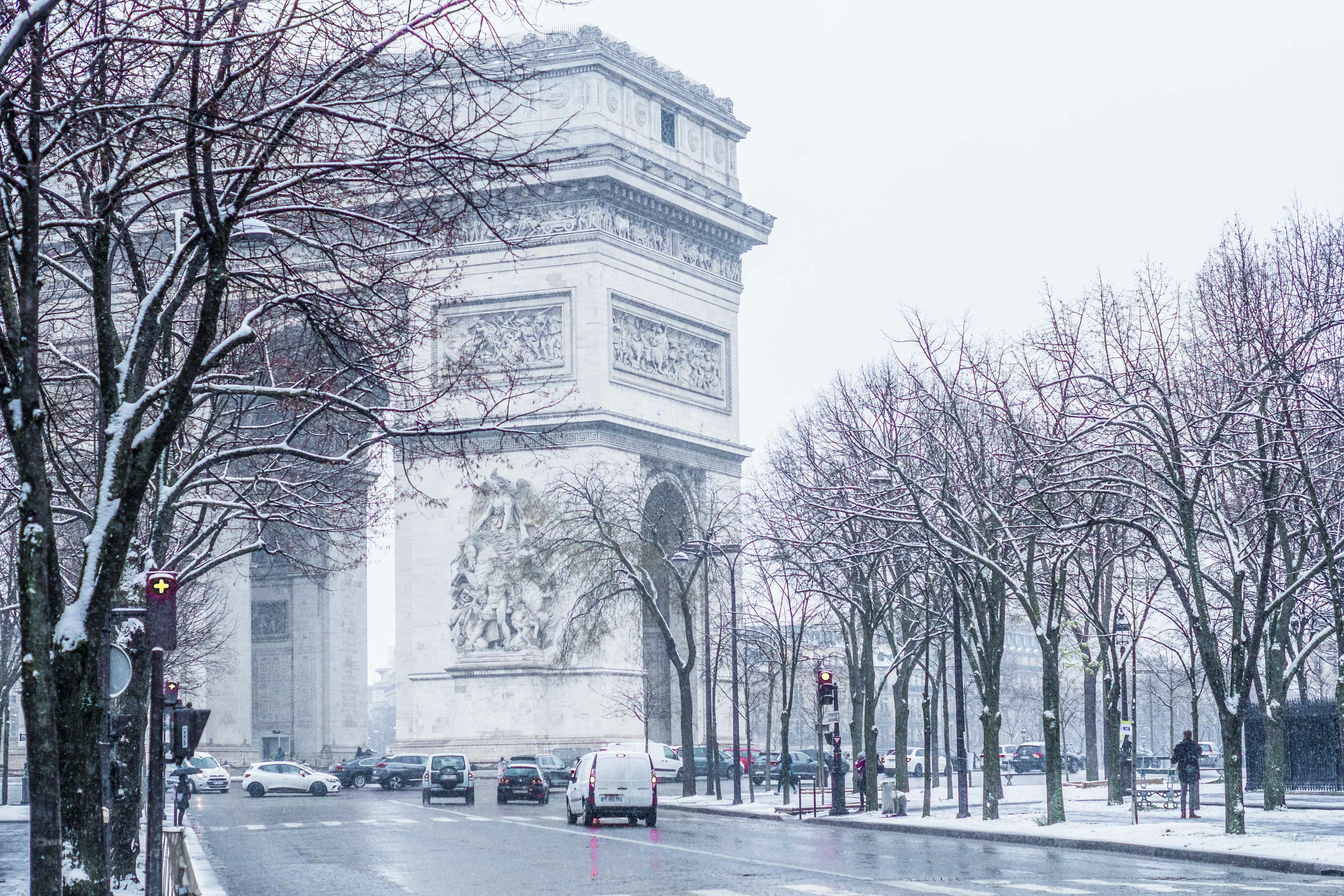 Paris in Winter: Magical Tours and Festive Experiences